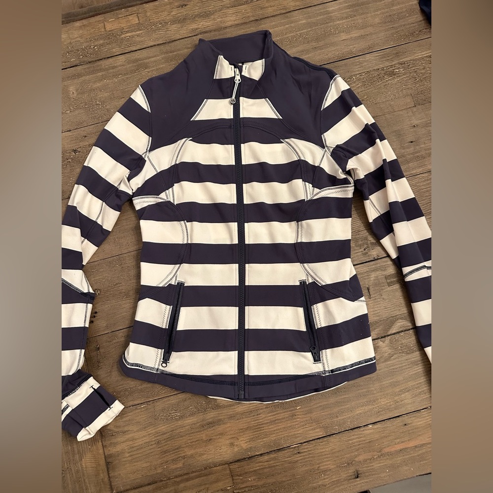 Rare! Lululemon athletica navy striped zip jacket. Size 8